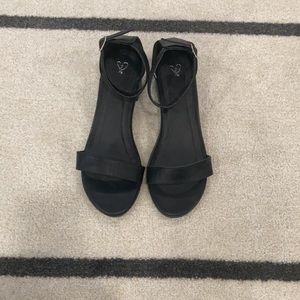 Black Ankle Strap Block Heel Sandal Size 6.5